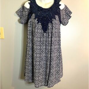 KNOX ROSE SZ/M Dress Blue and White with Lace Cold Shoulders Sleeve Floral Lined